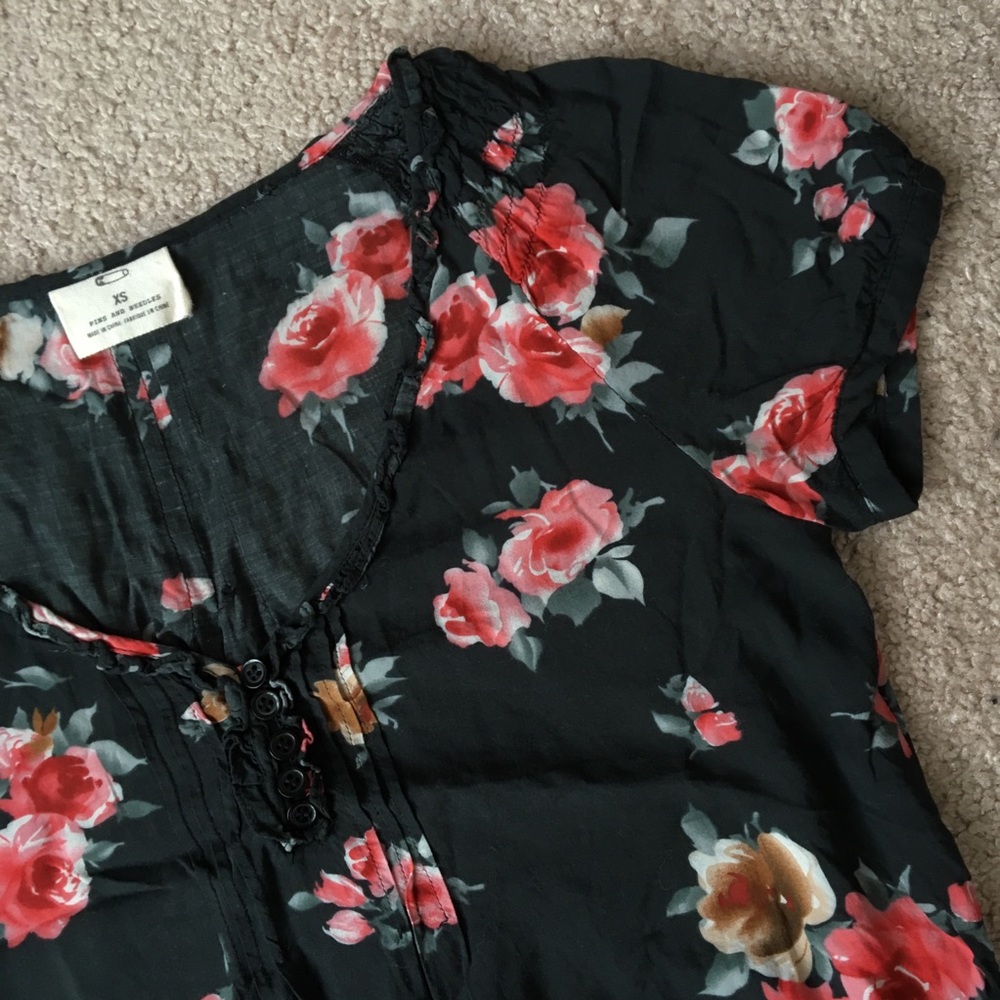 Adorable Pins & Needles Floral Top